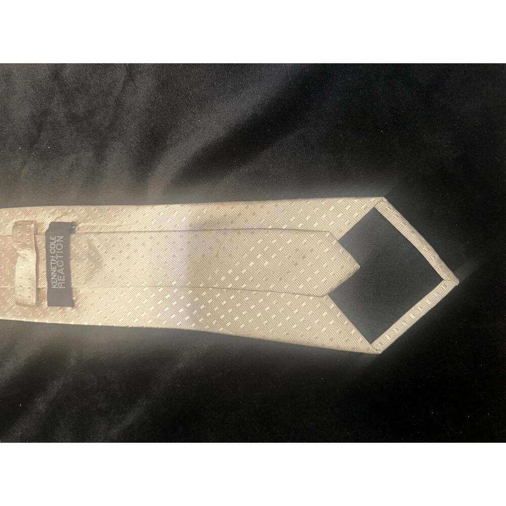 Kenneth Cole Reaction Men's Beige Patterned Tie - Picture 2 of 3